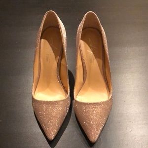 Brand new Daya Nycole Pumps, gold, size 7